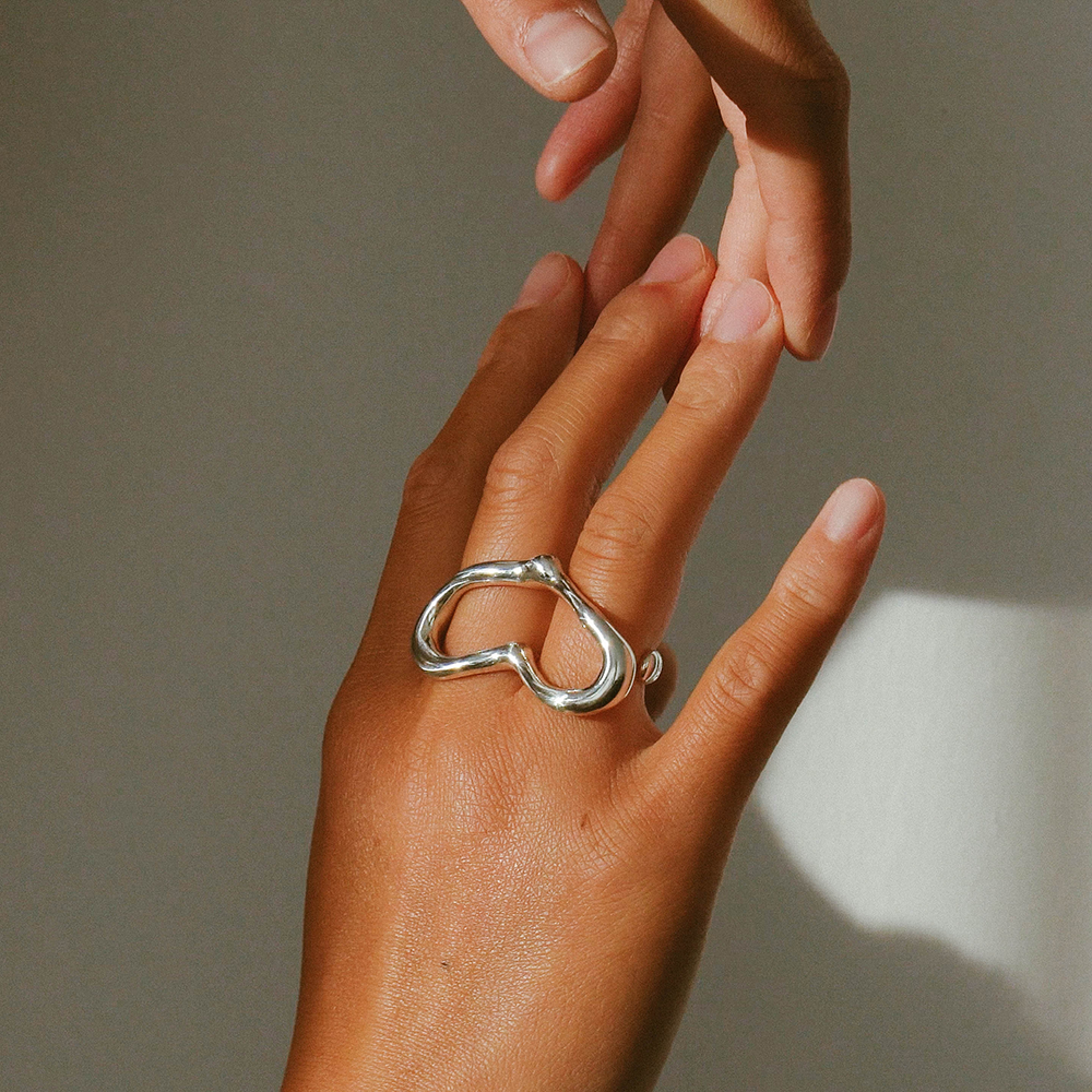 Natāra Organic Double-Finger Heart Ring
