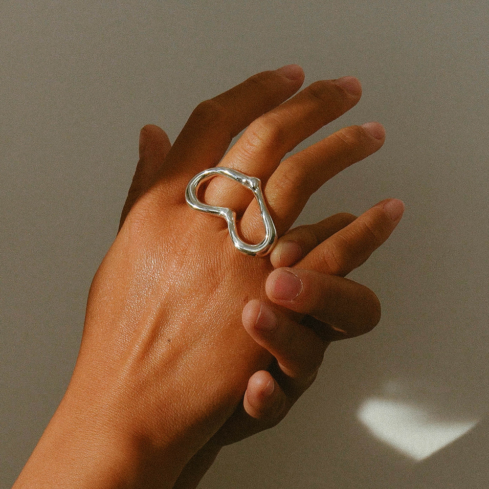 Natāra Organic Double-Finger Heart Ring