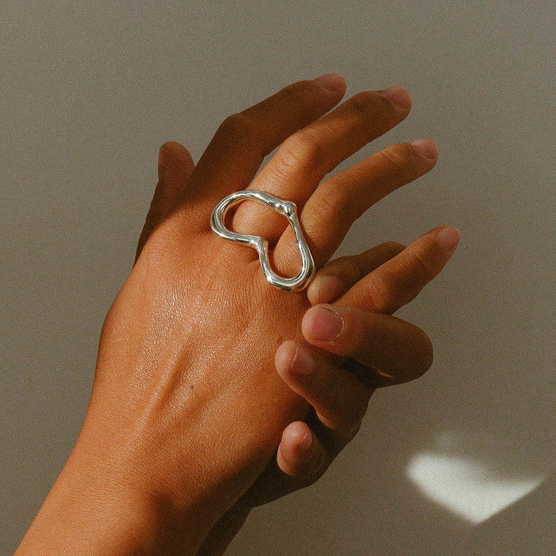 Natāra Organic Double-Finger Heart Ring