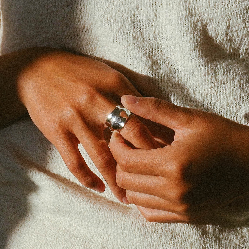 Natāra Groundform Ring