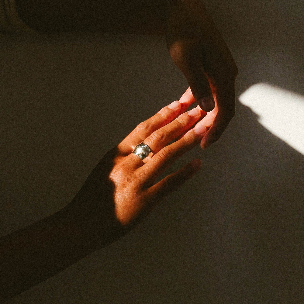 Natāra Groundform Ring