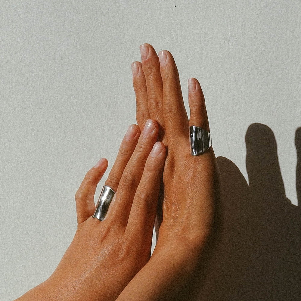 Natāra Groundform Pinky Ring